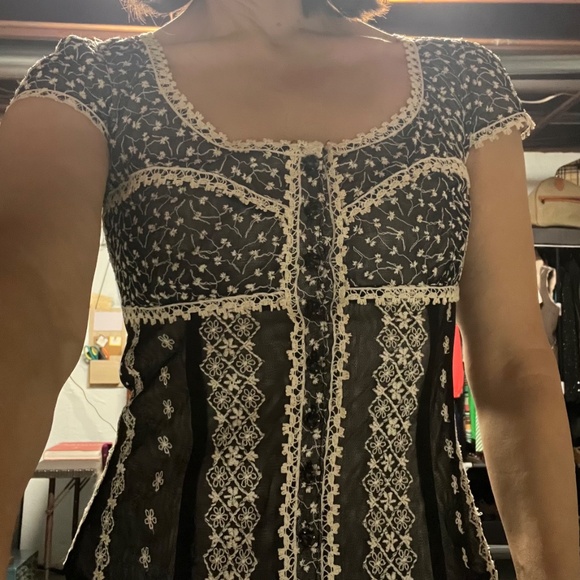 SOLD! Cynthia Steffe Cream Lace Detail Top - Picture 7 of 7